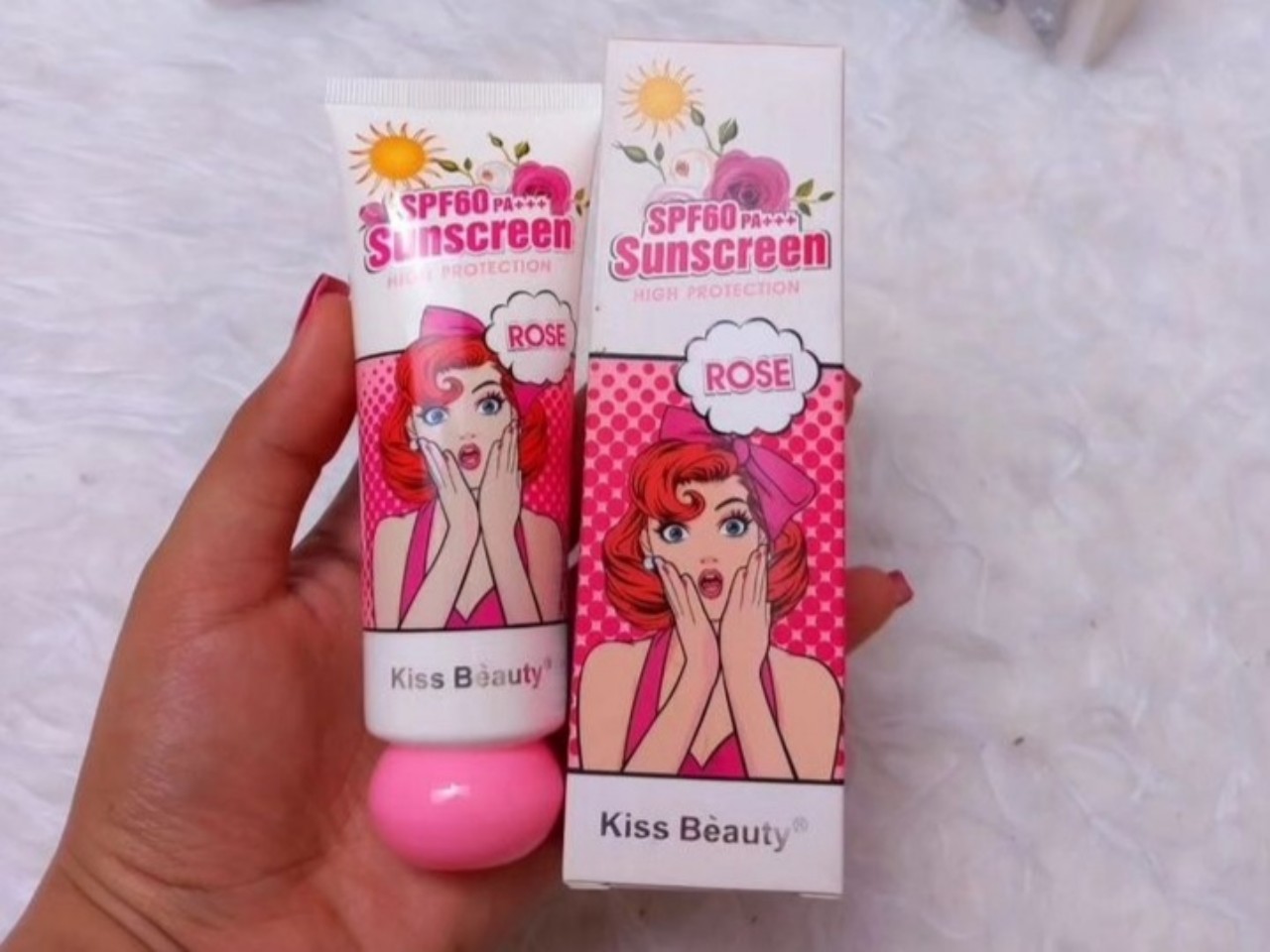 کرم ضدآفتاب بی رنگ سفید حجم ۷۵ میل spf 60 جذب سریع
